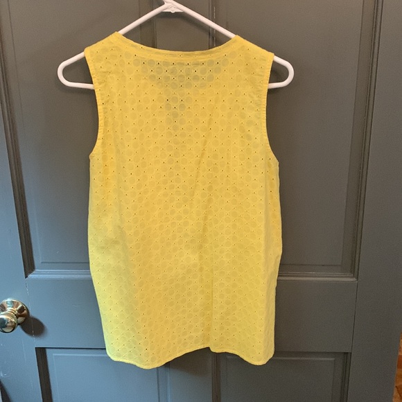 Izod sleeveless yellow eyelet top with string closure size medium - Picture 2 of 3